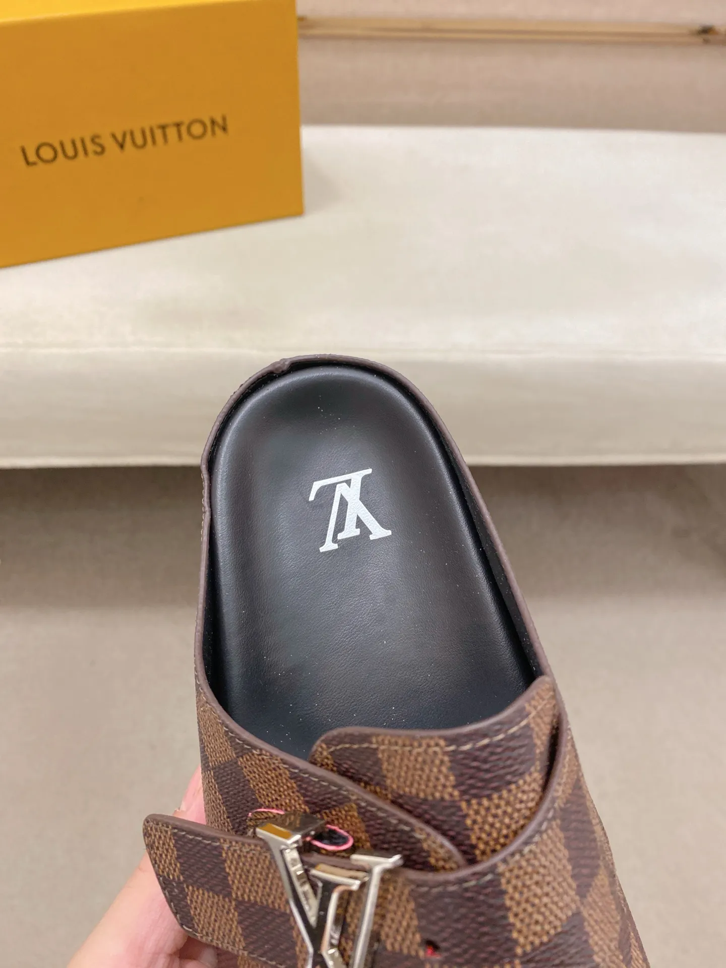 Men's shoes 💰: 360💰Made by LV🔍Top purchasing agents, men's spring and summer slippers are synchronized in the counters. The uppers are made of imported materials from Italy with logo graphics and high-quality craftsmanship. The soles: original soles specially provided by the original factory. The exclusive movable molded soles are super comfortable. Original goods follow the order, 🔍🔍high quality, you can enter and exit the counter at will. Welcome to compare, code number 38-44.